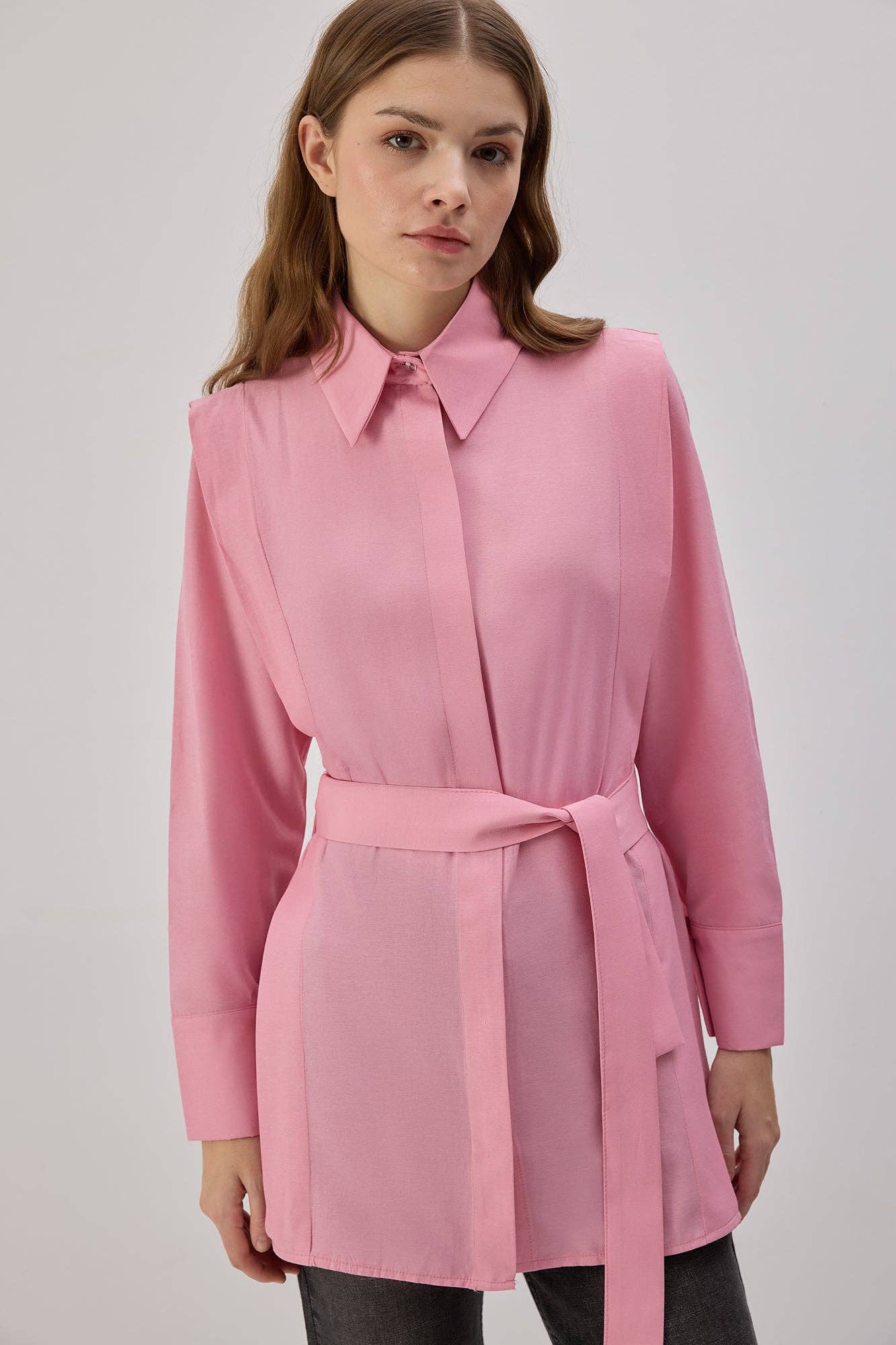 Camicia in popeline rosa con cintura