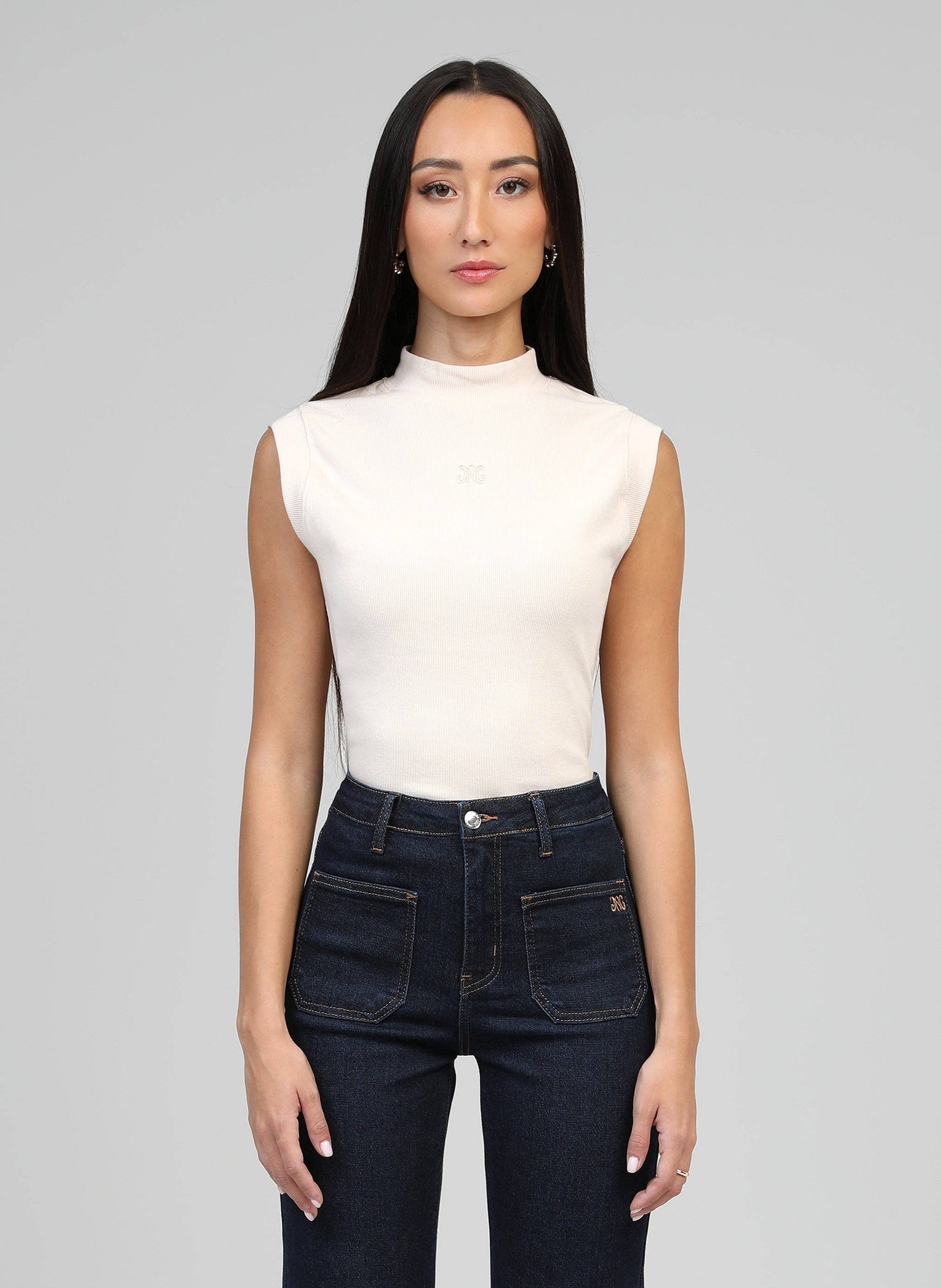 Canotta a coste con collo alto color vaniglia