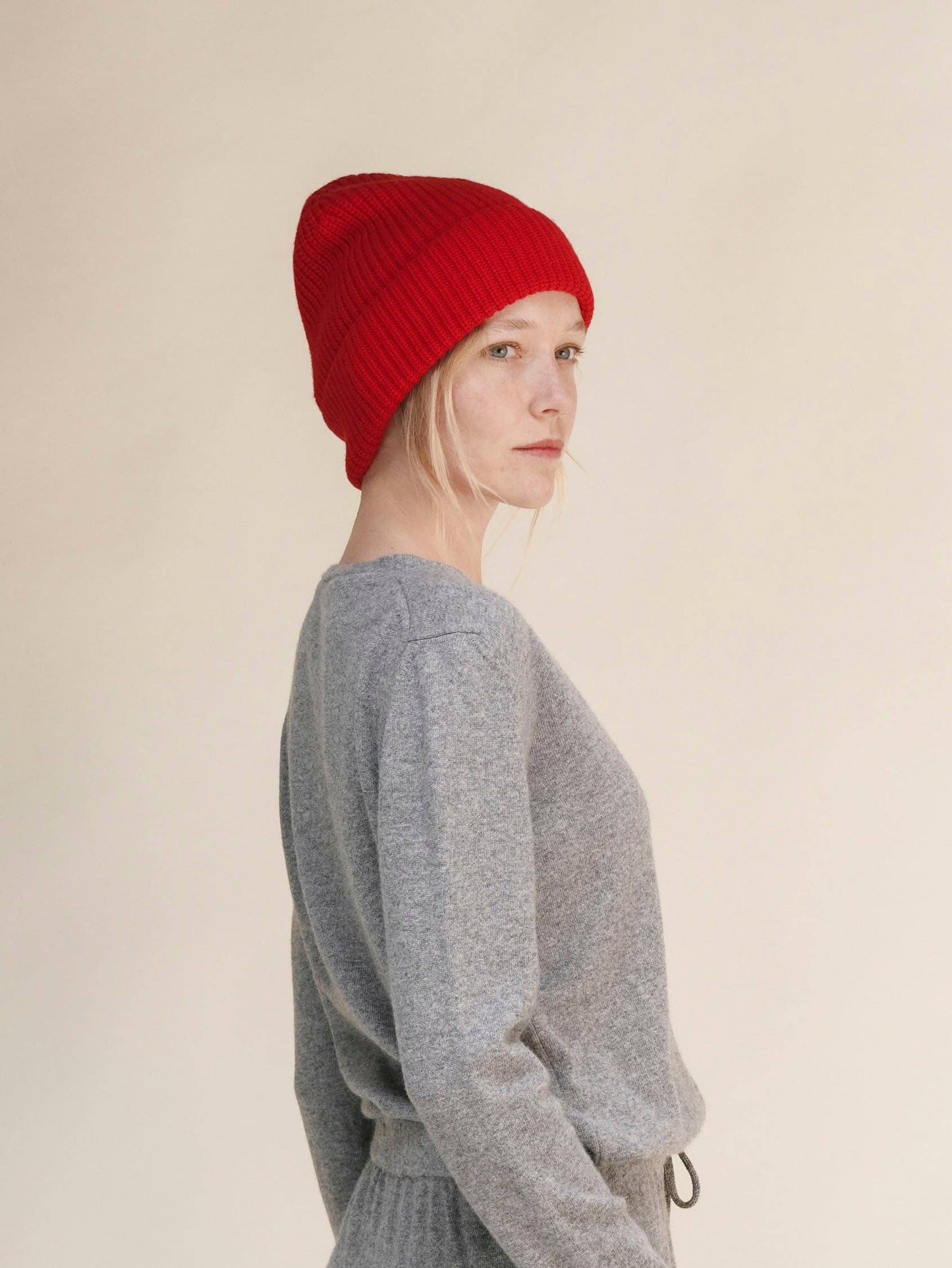 Berretto a coste rosso in misto cashmere