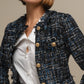 Blazer bouclé corto con bottoni gioiello