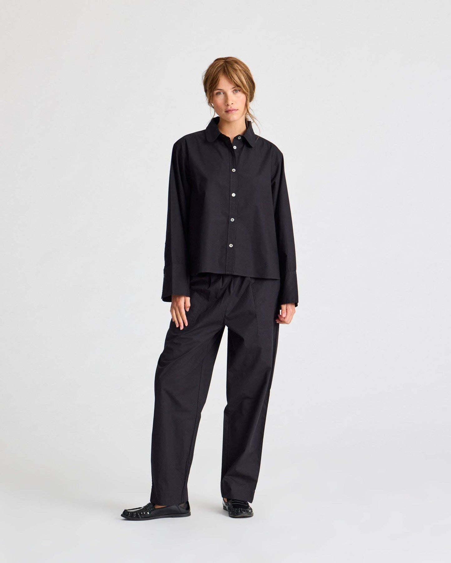 Camicia corta in popeline di cotone biologico nera Flora