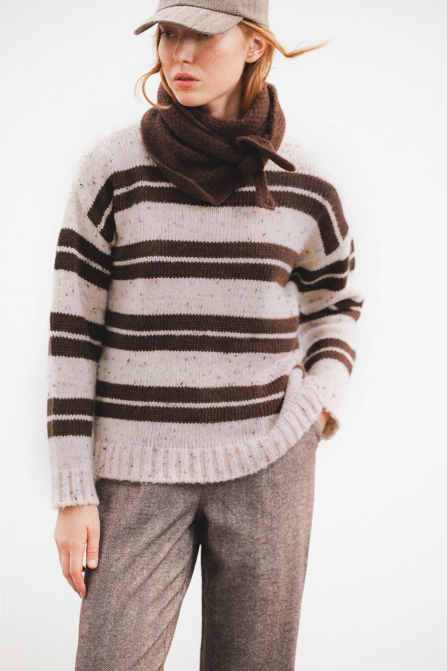 Maglione in maglia a righe con girocollo
