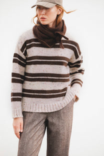 Maglione in maglia a righe con girocollo