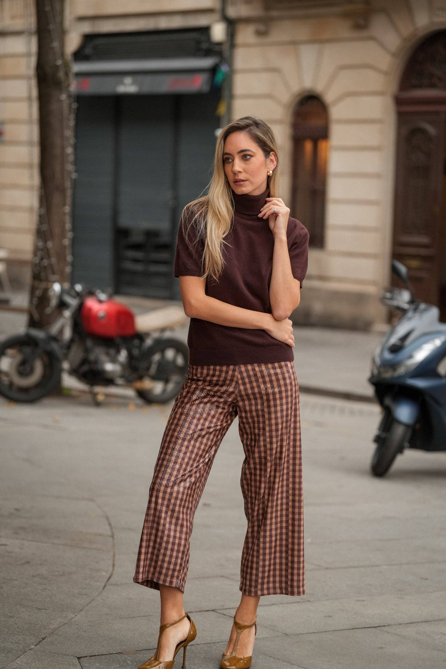 Pantaloni cropped a quadri con paillettes