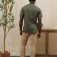 T-shirt sostenibile con taschino in jersey riciclato verde oliva