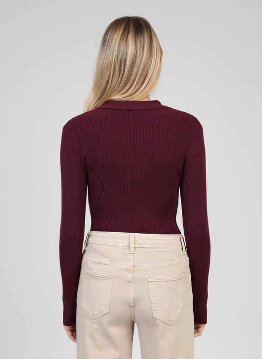 Maglione a coste con collo polo color vino