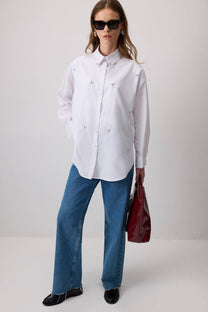 Camicia bianca ricamata con pietre