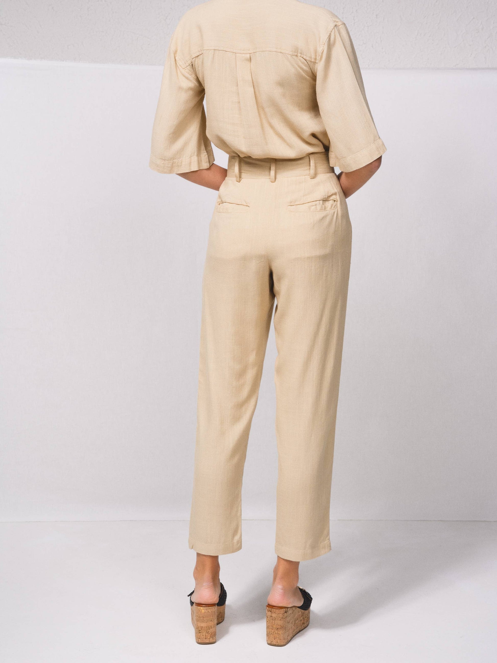 Pantaloni a vita alta in misto lino con pinces