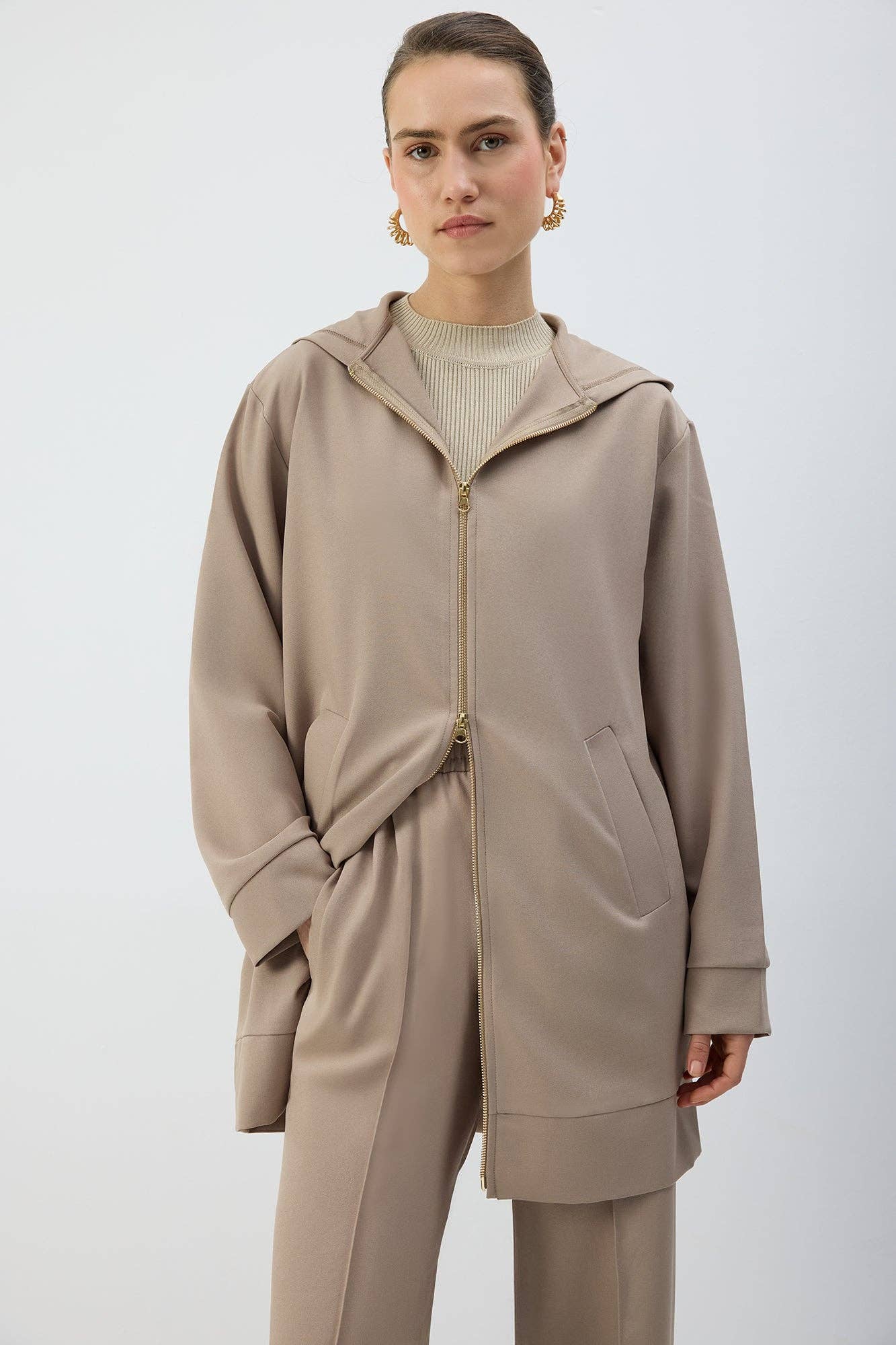 Giacca lunga con cappuccio e zip