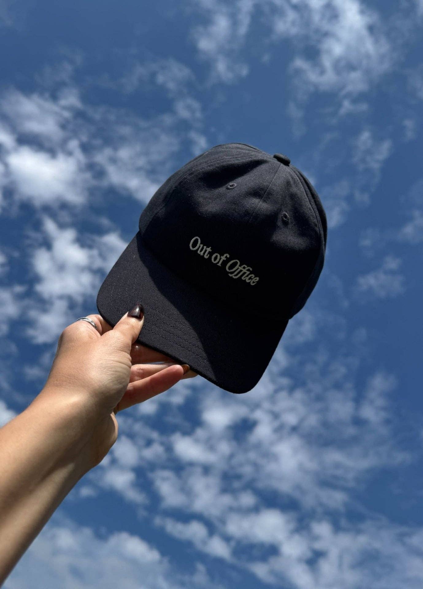 Cappellino baseball "Out of Office" ricamato