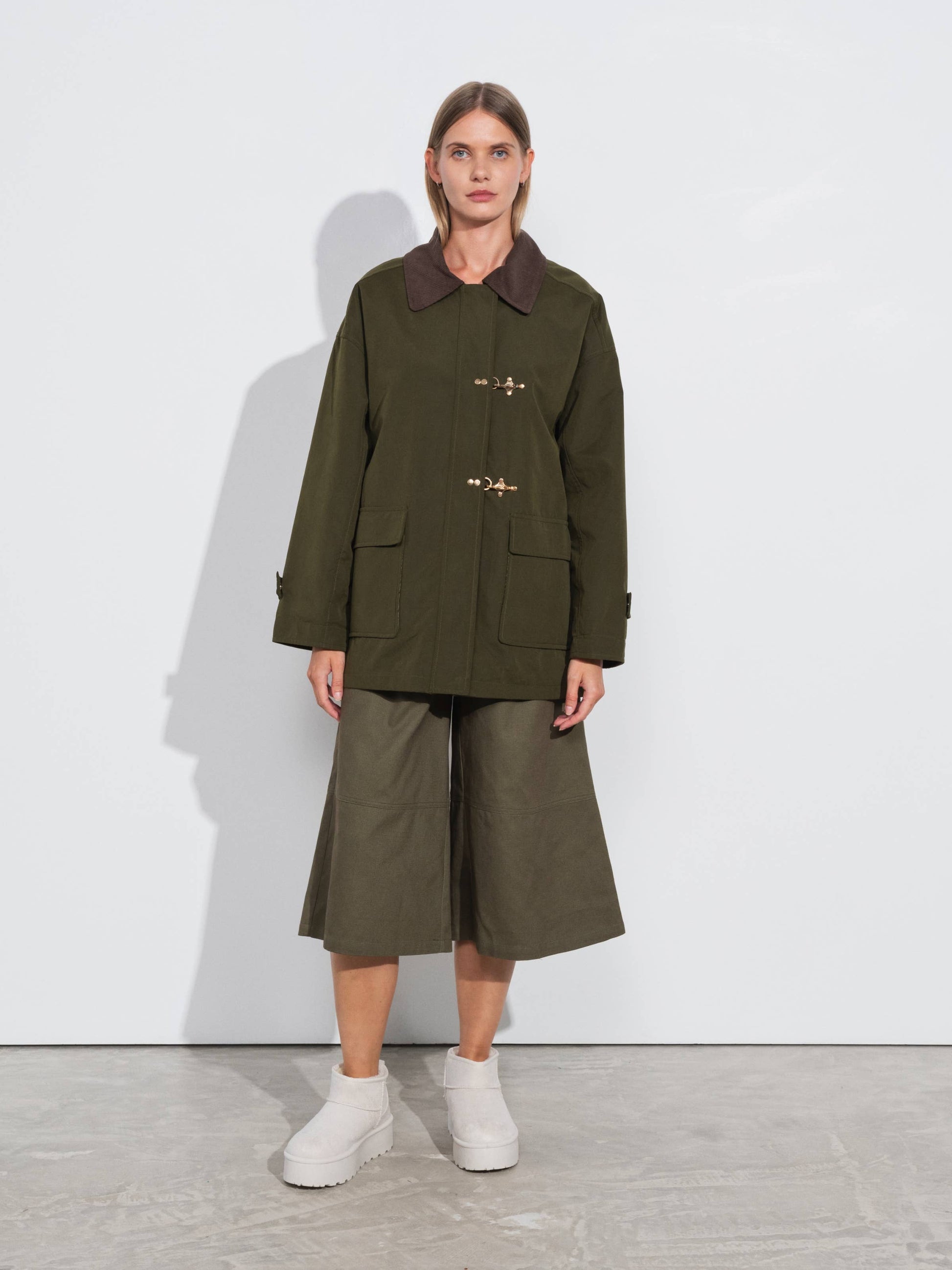 Parka donna con colletto a risvolto e chiusura con zip