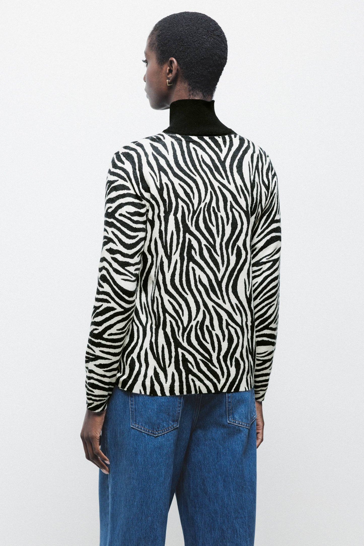 Maglione in maglia con motivo zebra e scollo a V