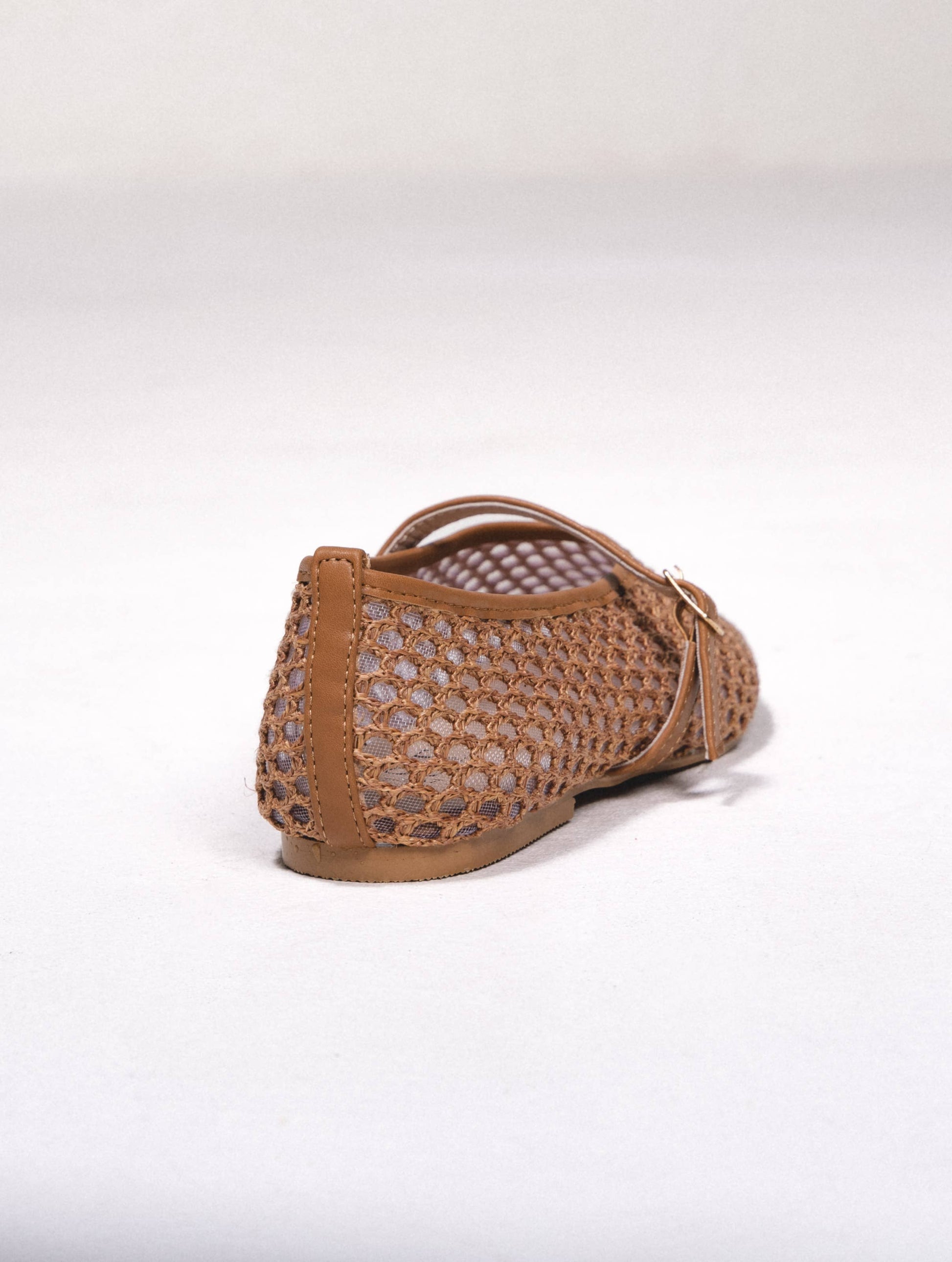 Ballerine in rete aperta con cinturino e fibbia