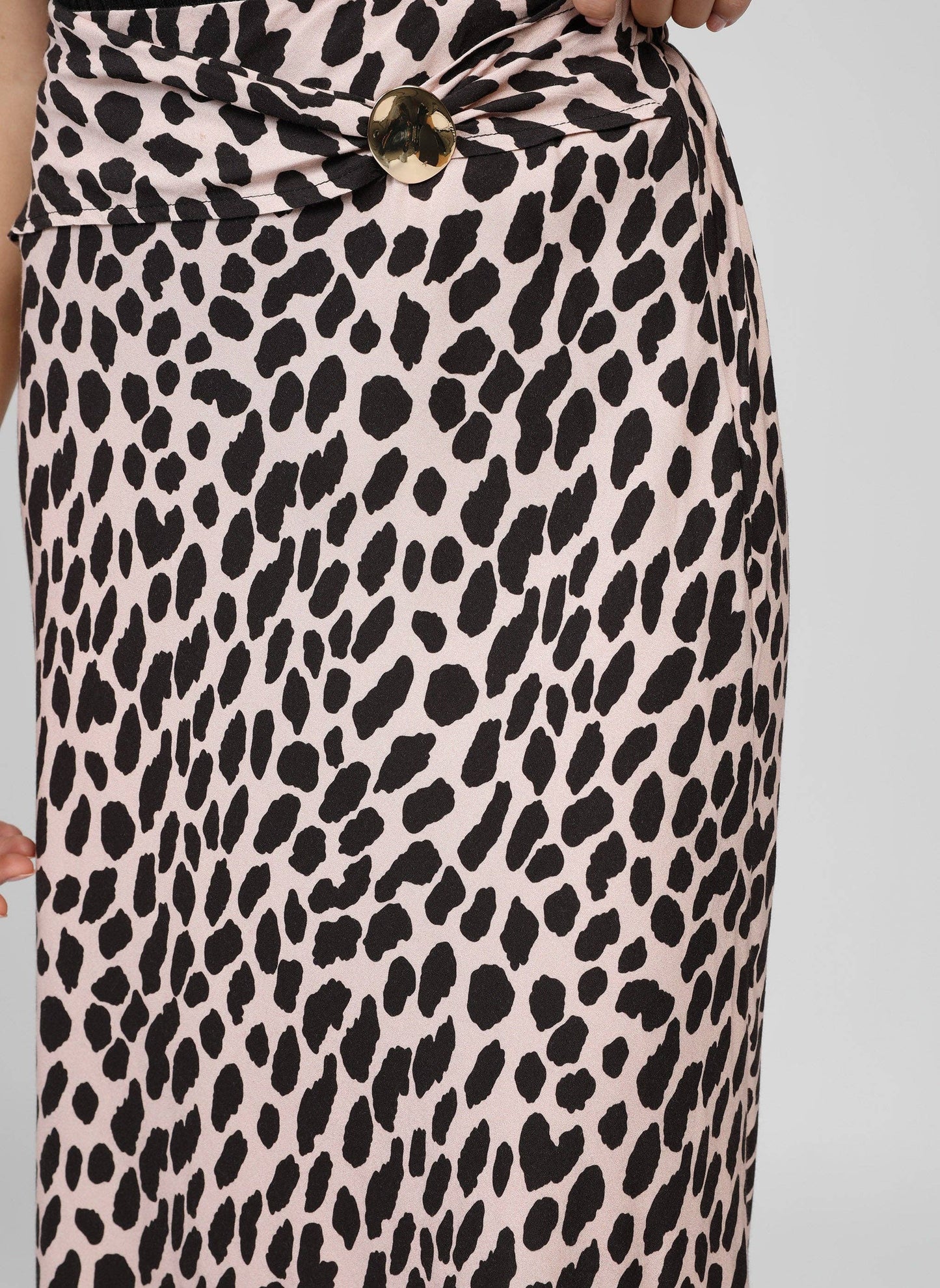 Gonna lunga animalier beige con bottoni dorati