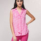 Blusa in raso stampato senza maniche con scollo a V