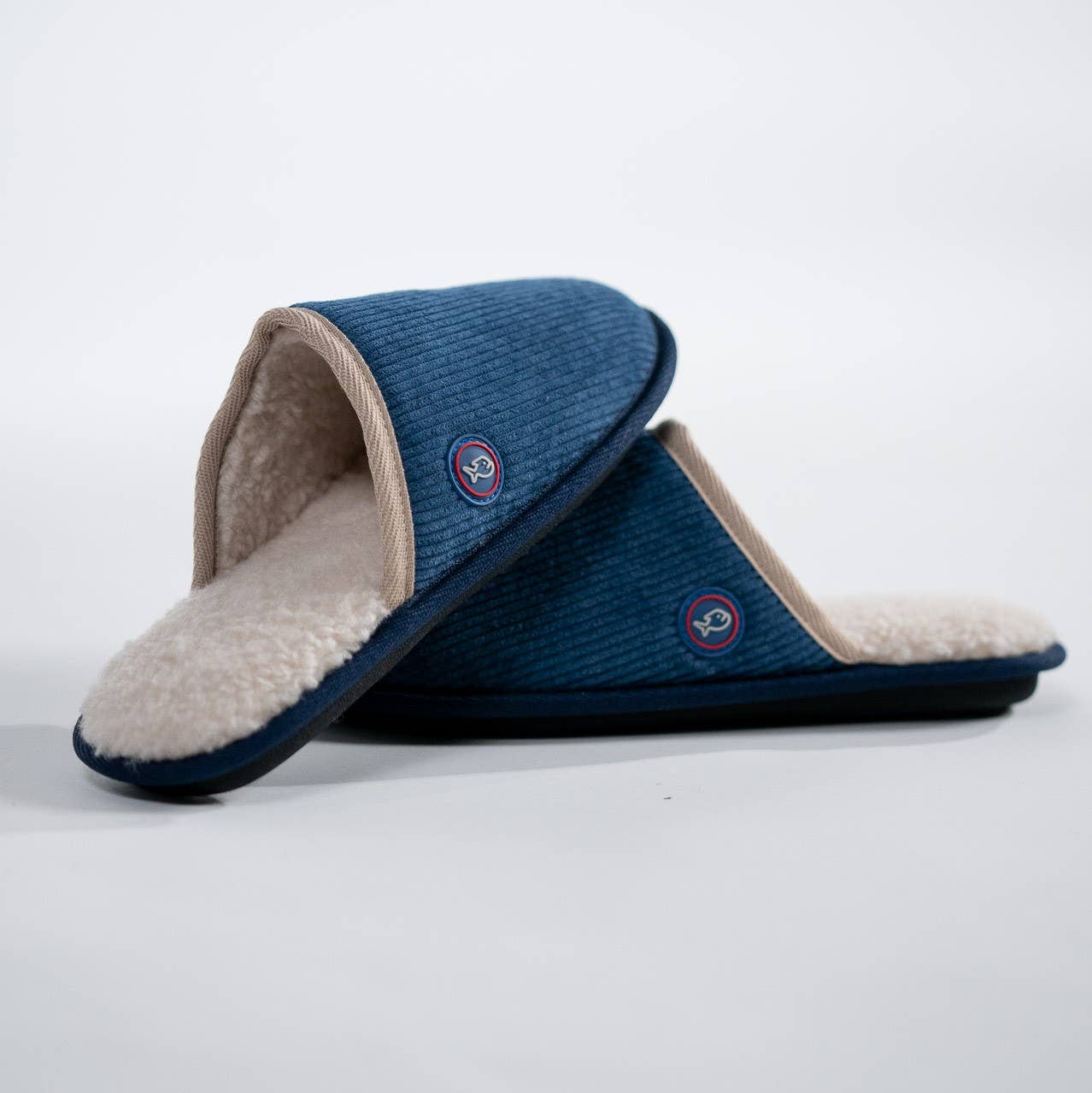 Pantofole in velluto a coste blu navy con interno in sherpa