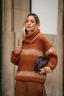 Maglia a collo alto effetto degradé
