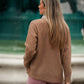 Maglione cammello morbido con scollo a V