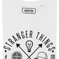 T-shirt Stranger Things con logo stile campeggio