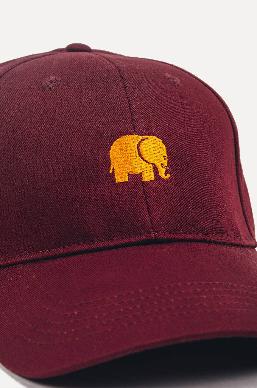 Cappellino classico a sei pannelli rosso uva con logo ricamato