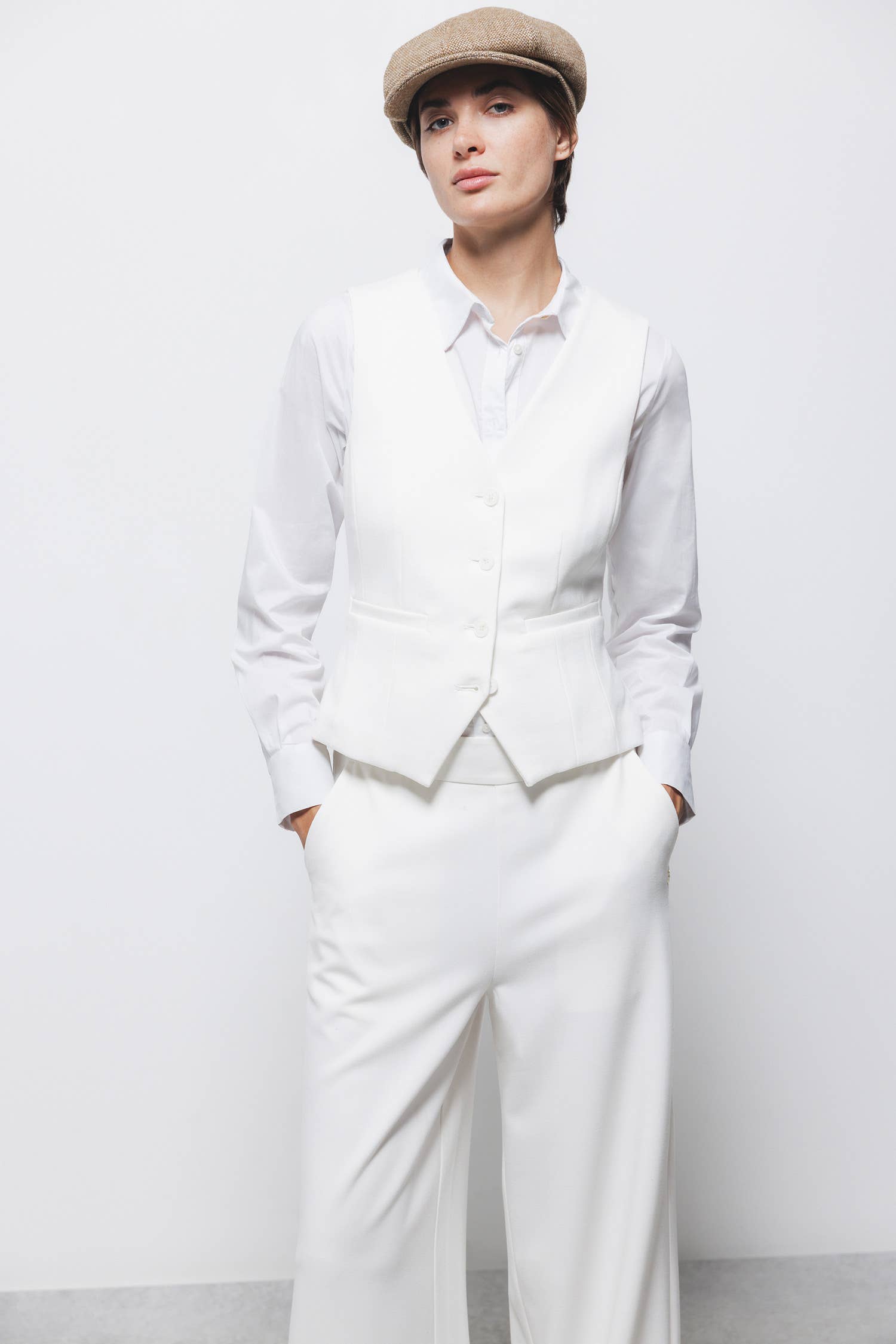 Gilet sartoriale con scollo a V e bottoni