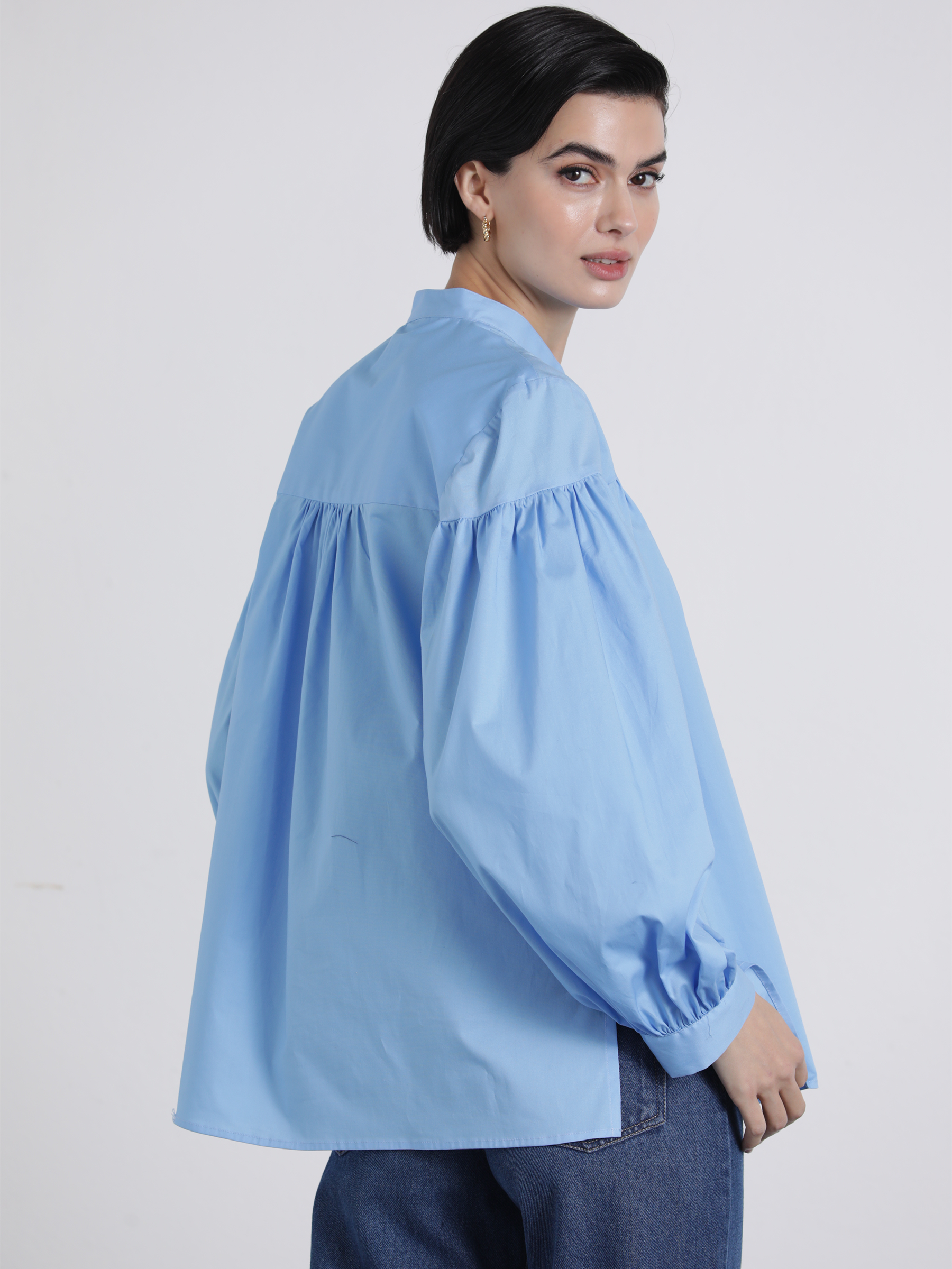 Camicia con maniche a palloncino e arricciatura