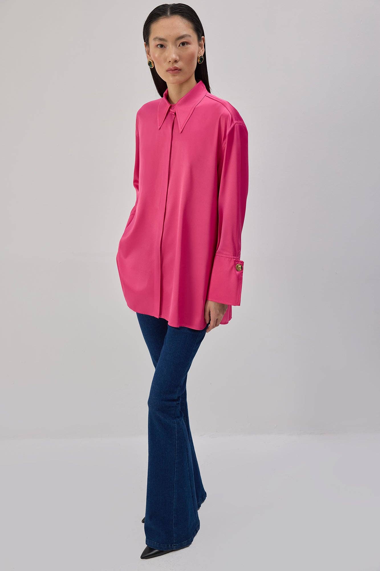 Camicia in raso con polsini ampi