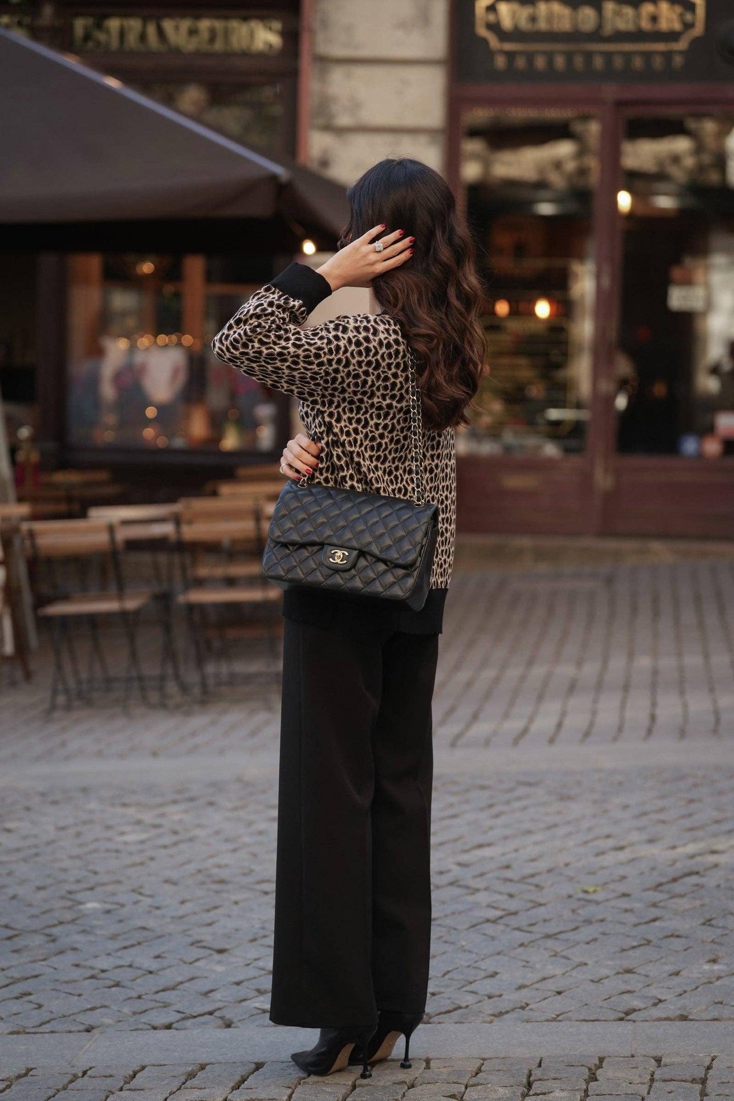 Cardigan animalier in maglia con bordi neri