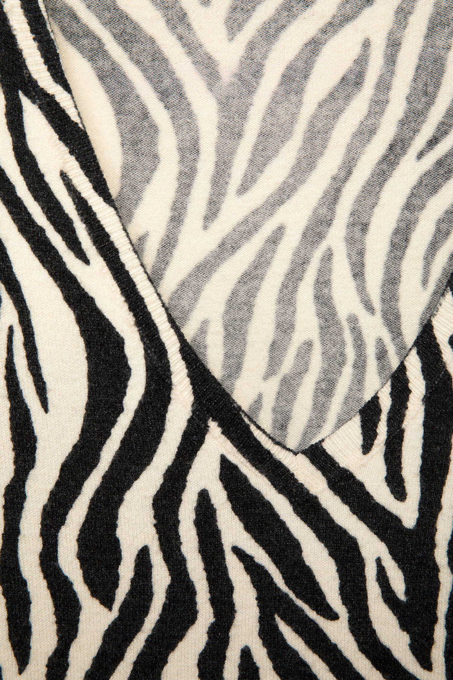 Maglione in maglia con motivo zebra e scollo a V
