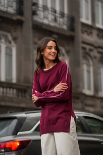 Maglia bordeaux con righe laterali a contrasto