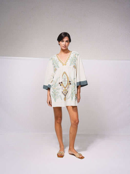 Vestito tunica corto in cotone con ricami a contrasto