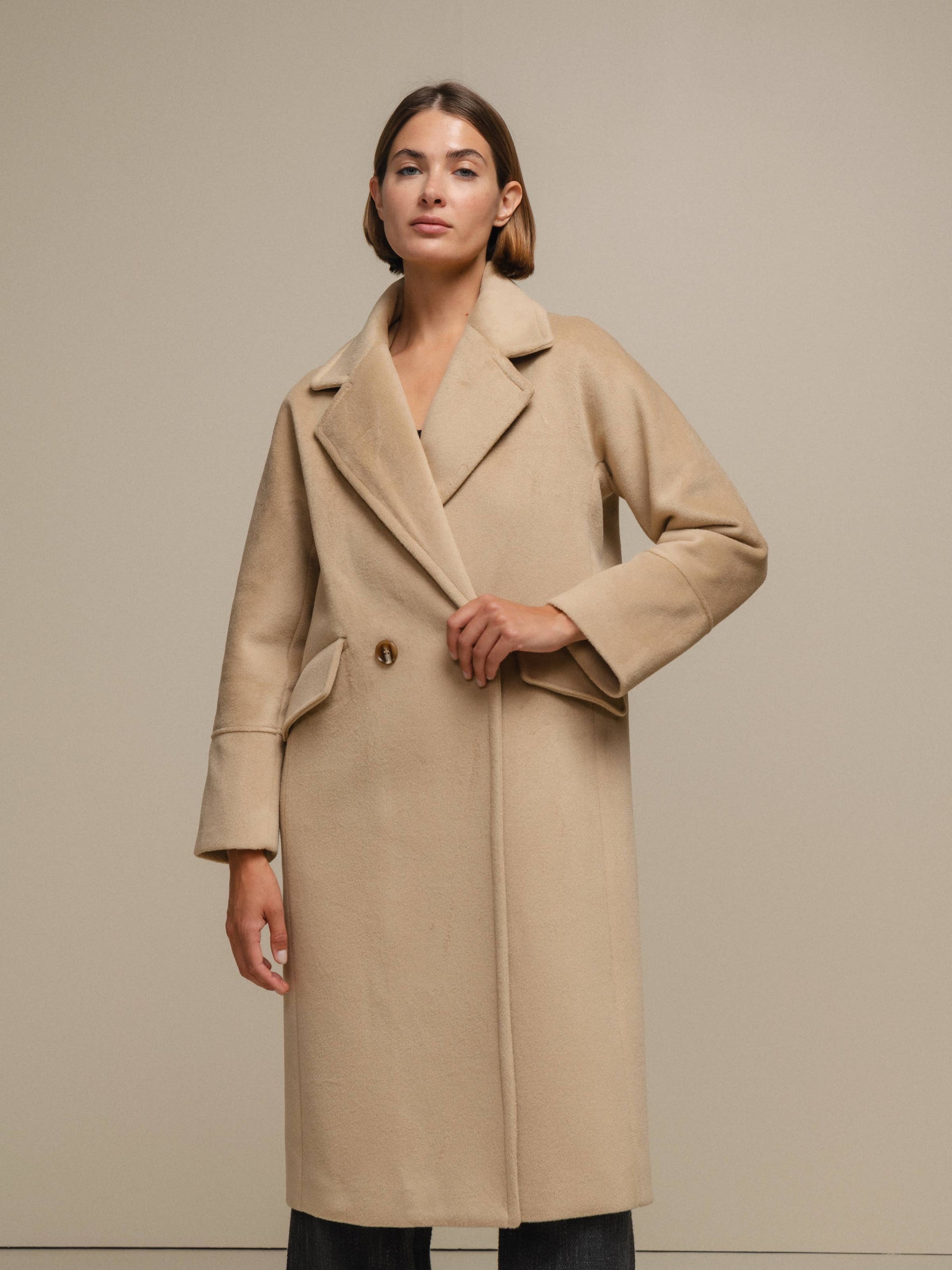 Cappotto doppiopetto color cammello da donna