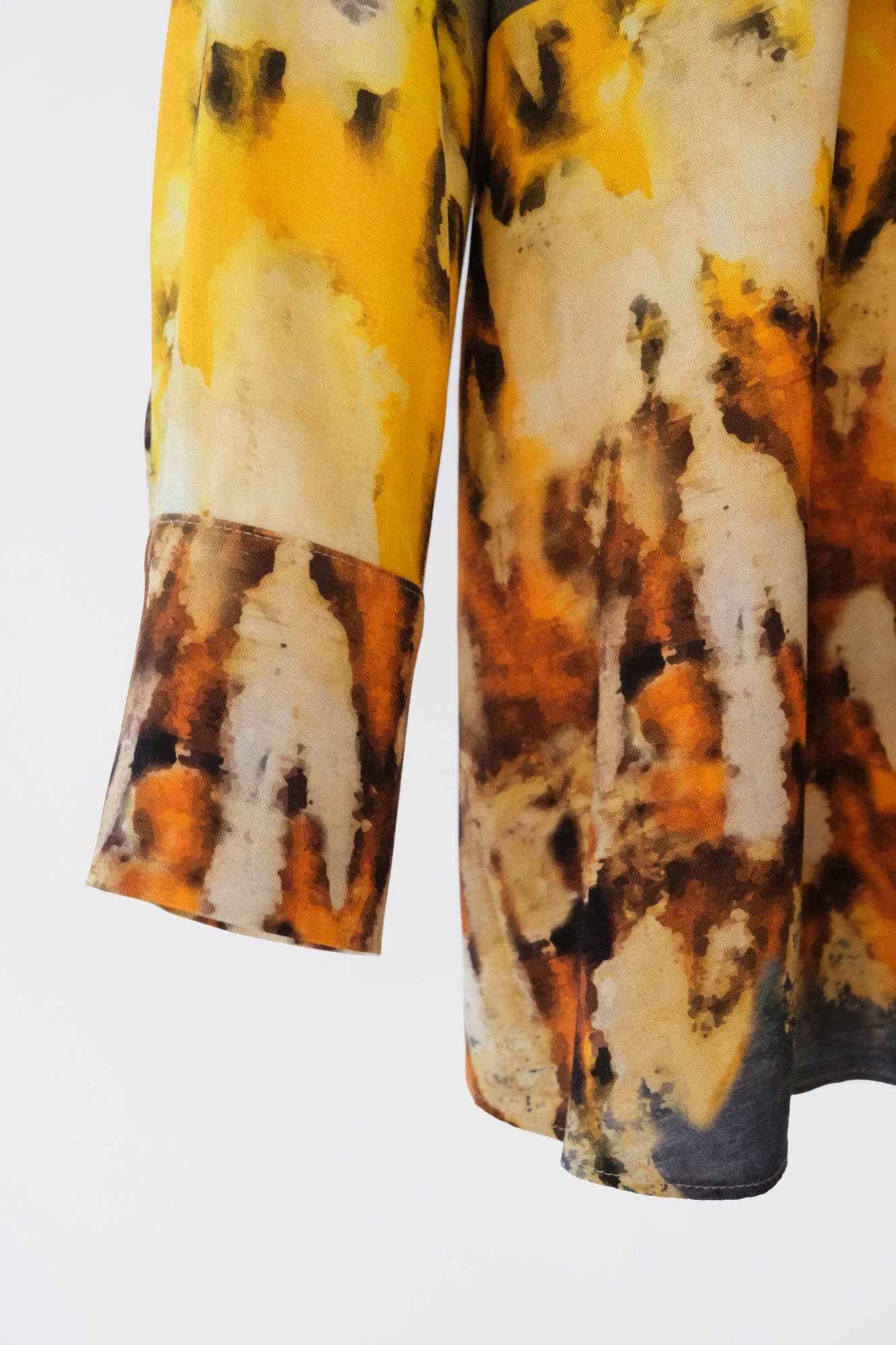 Tunica in viscosa multicolor con stampa astratta e cintura