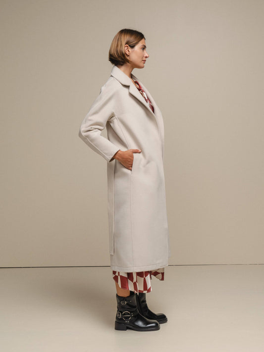 Cappotto lungo con cintura in vita