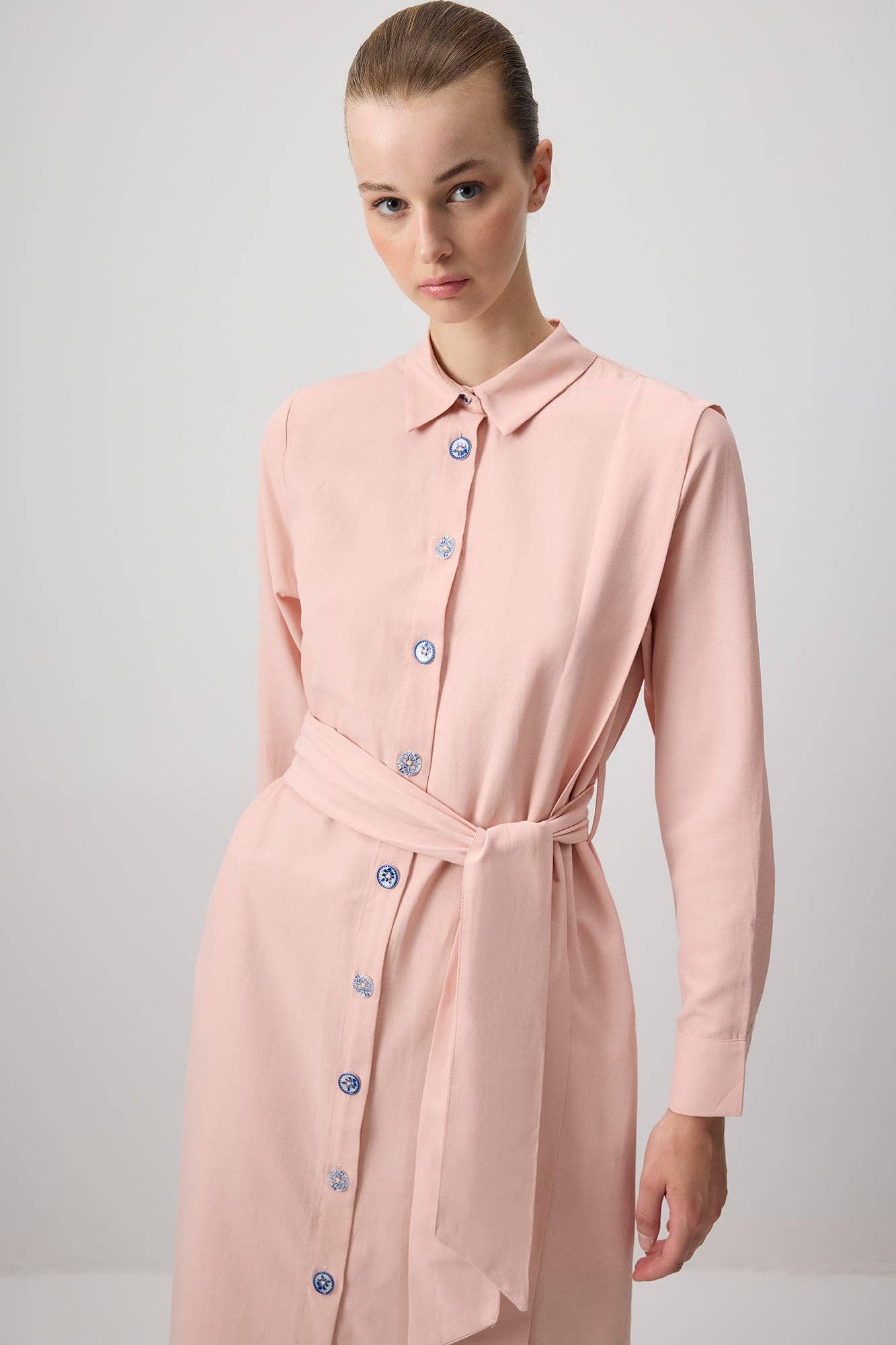 Abito camicia lungo rosa in popeline con cintura