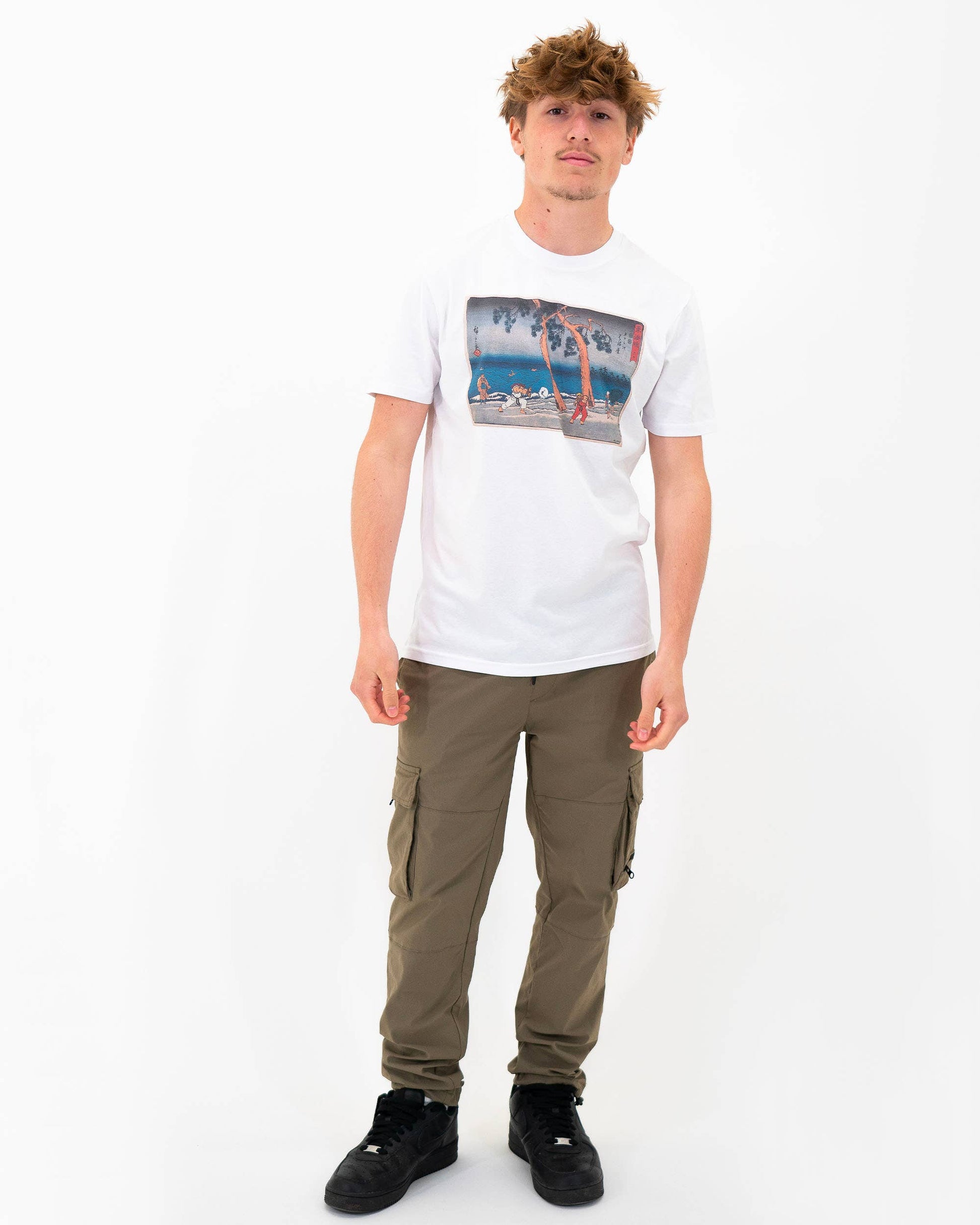 T-shirt bianca con stampa manga Floating Hadoken