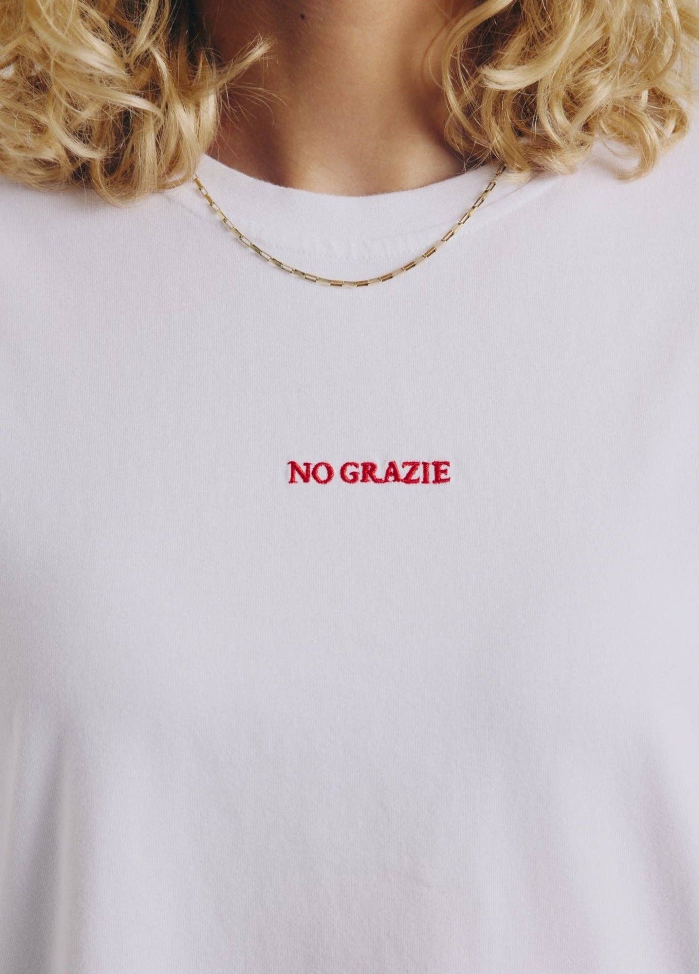 T-shirt bianca con ricamo “No Grazie”