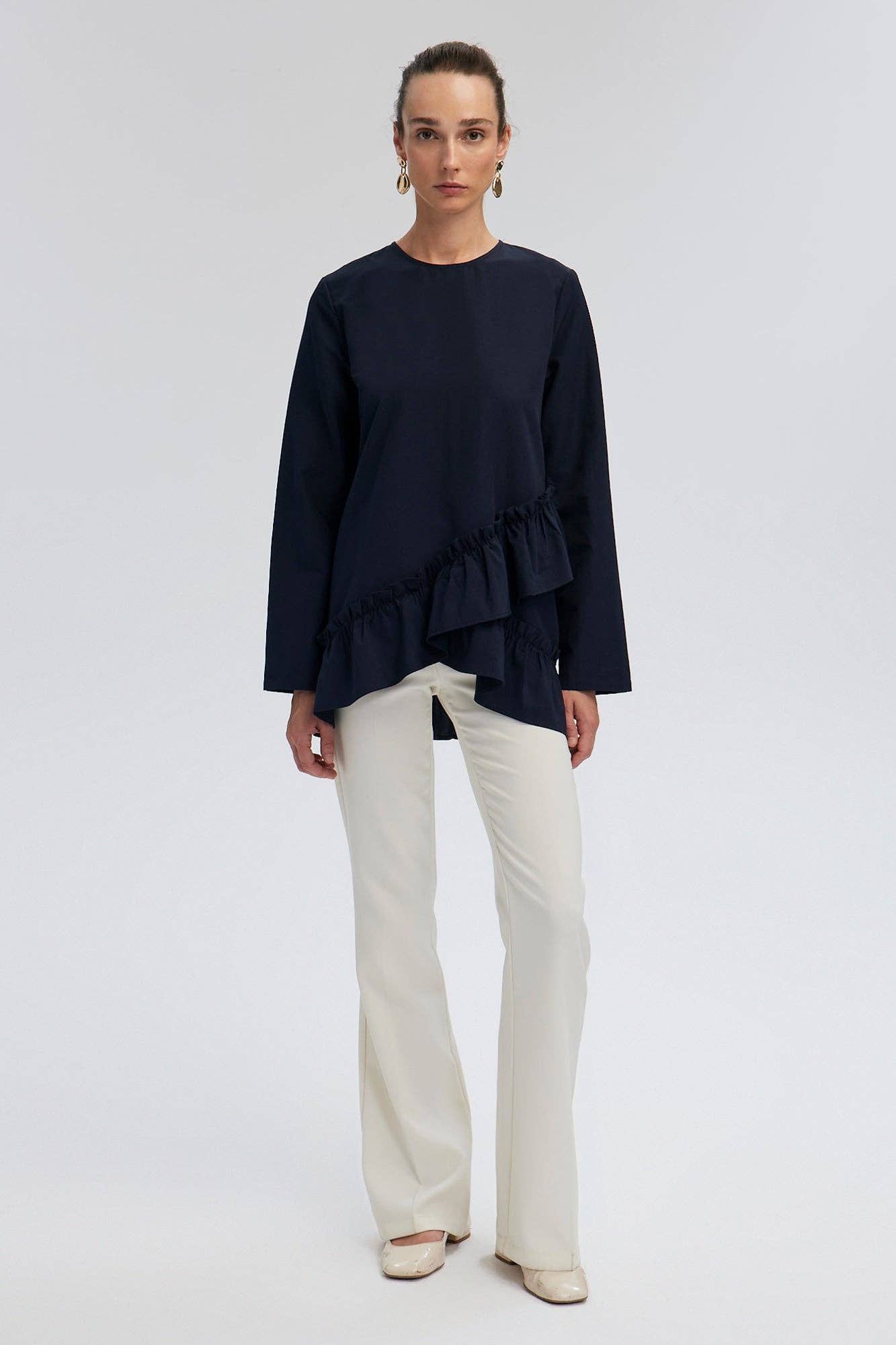 Tunica blu navy con balze asimmetriche