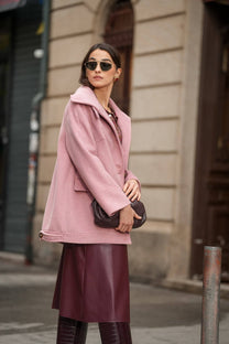 Cappotto corto in tessuto pesante con collo ampio