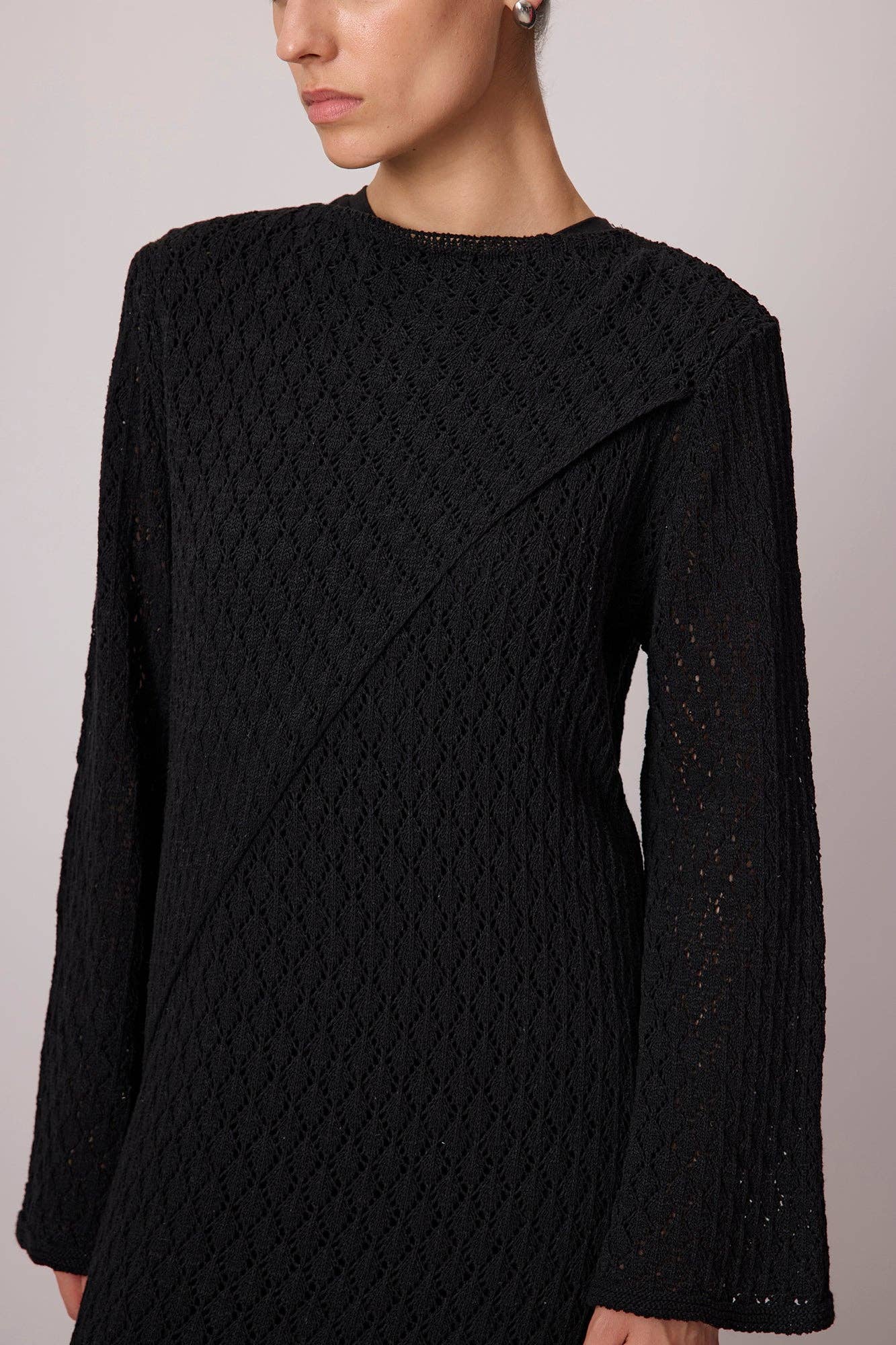 Abito lungo nero in crochet a maniche lunghe in misto cotone