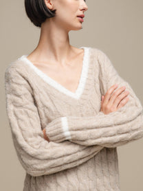 Maglione donna a trecce con scollo a V