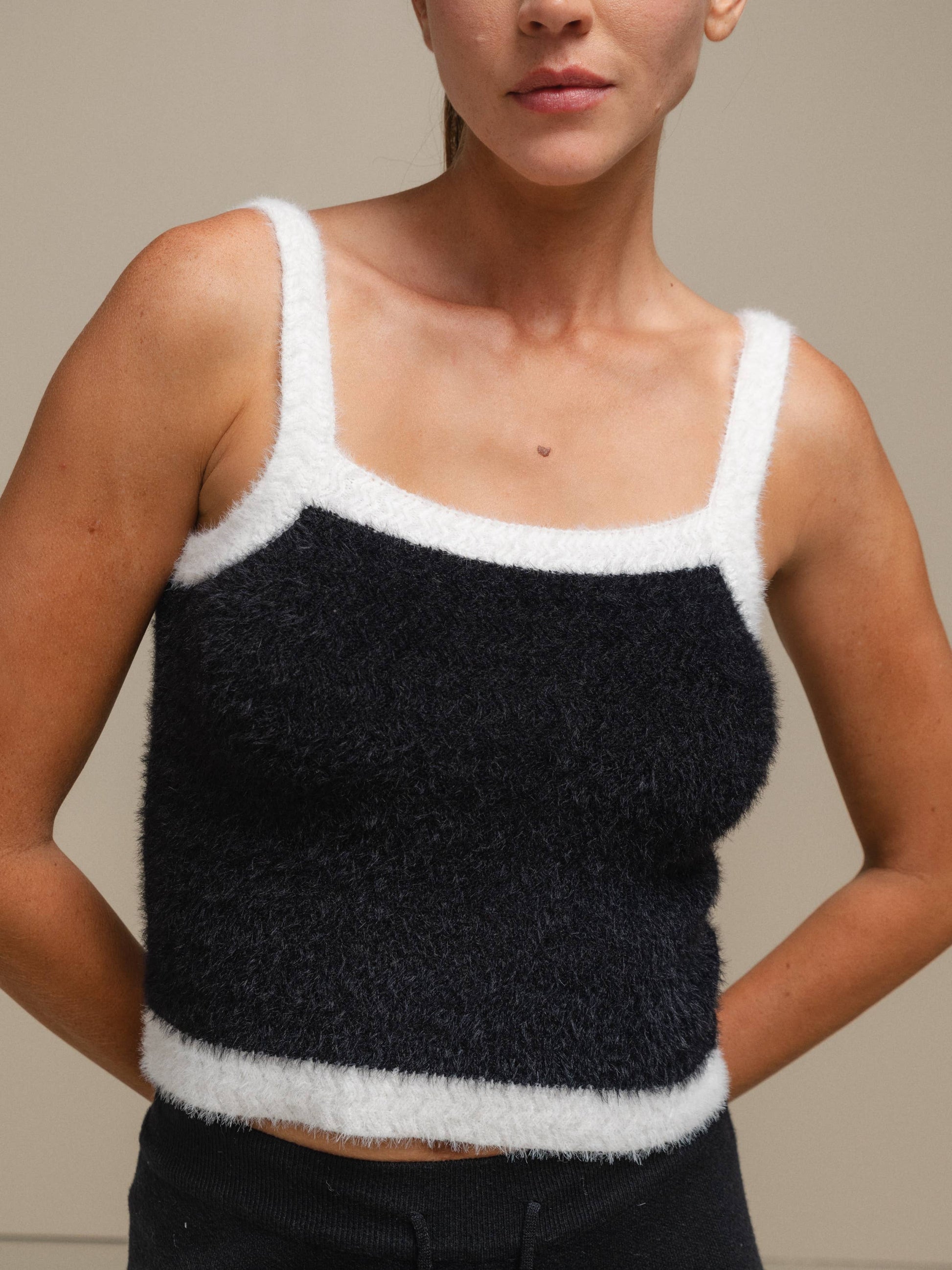 Top in maglia effetto fluffy bicolore