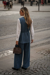Tunica in maglia con cintura e scollo a V