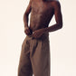 Pantaloni chino marroni relaxed fit con pinces
