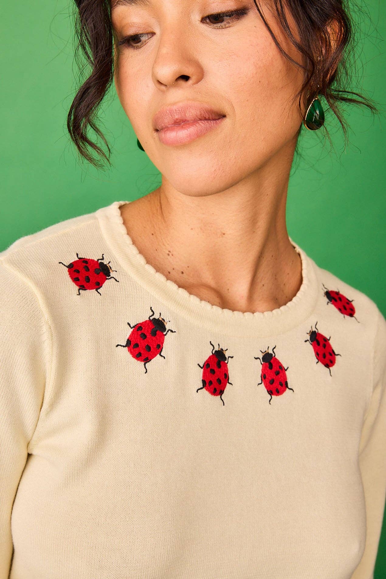 Maglia bianca con ricamo di coccinelle Gloria