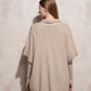 Cappa in maglia con fibbia decorativa
