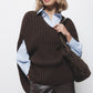 Poncho a maglia a coste con scollo a V