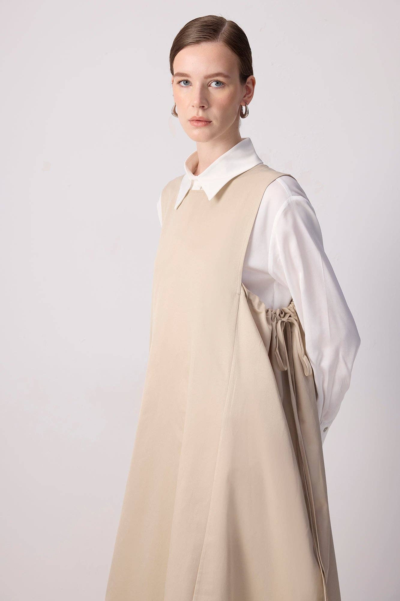 Abito maxi oversize a trapezio con coulisse laterali