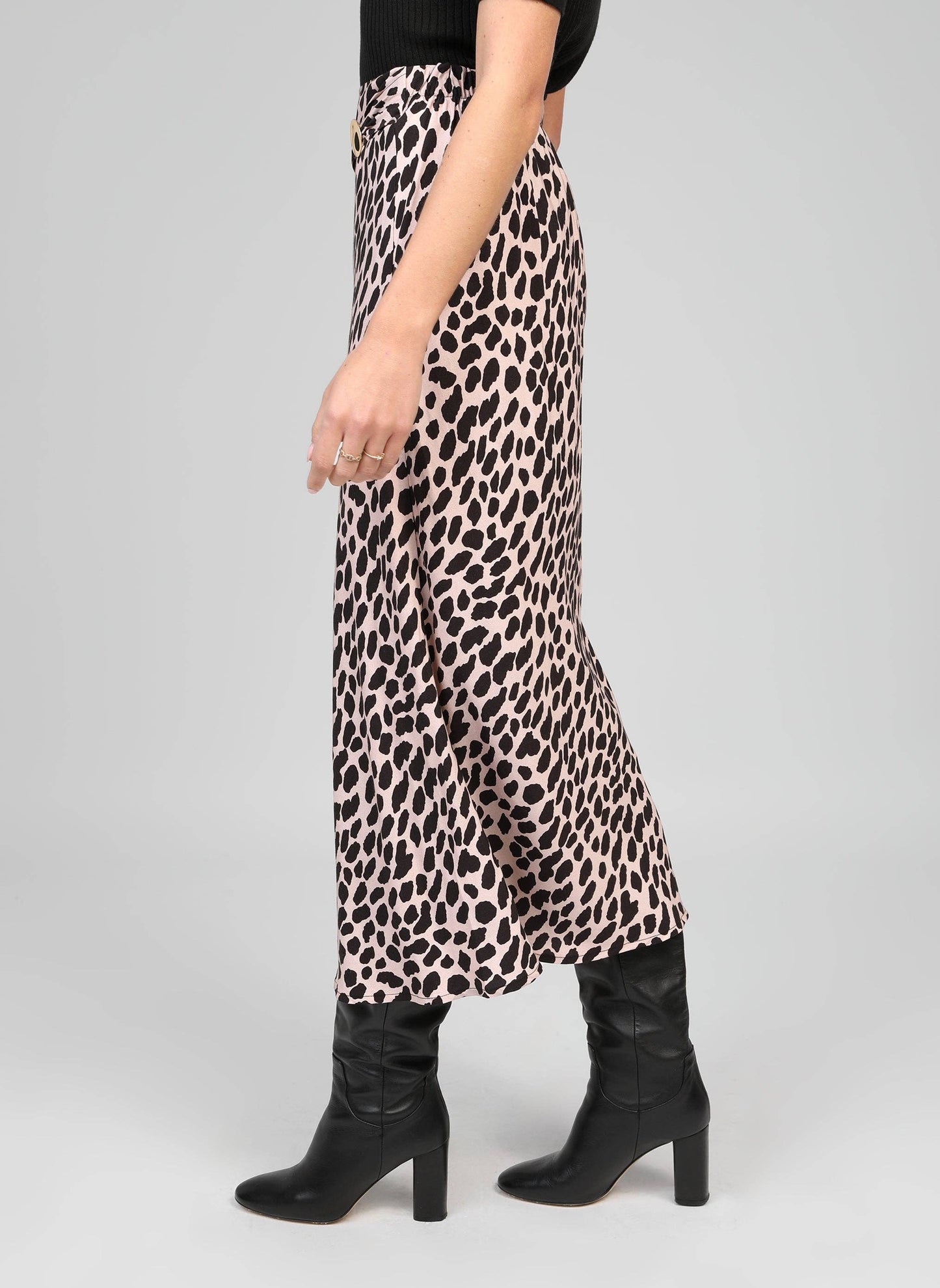 Gonna lunga animalier beige con bottoni dorati