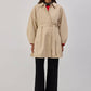 Trench corto beige con cintura